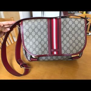 GUCCI men’s supreme messenger bag